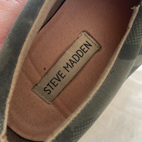 WOMENS Steve Madden Camo Slip On’s - Picture 3 of 3